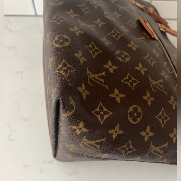 Louis Vuitton Iena MM - Picture 10 of 12